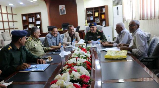 مدير أمن العاصمة عدن يلتقي بإدراة مصلحة الاحوال المدنية في وزارة الداخلية
