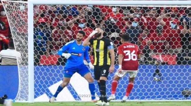 جماهير الاتحاد تفتح النار على بنزيما: حمد الله يتفوق بمراحل