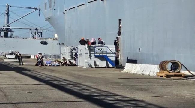 متظاهرون بأمريكا يمنعون توجه سفينة مساعدات لإسرائيل 