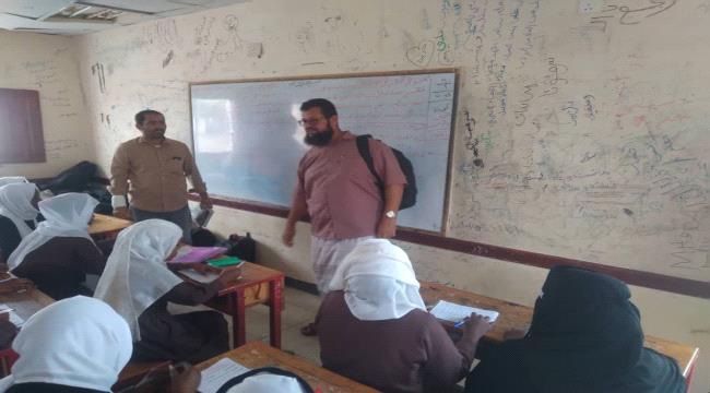 مدير تربية المضاربة يزور "مدرسة البنات للأجئين بخرز" ويشيد بمستوى الأداء التعليمي*