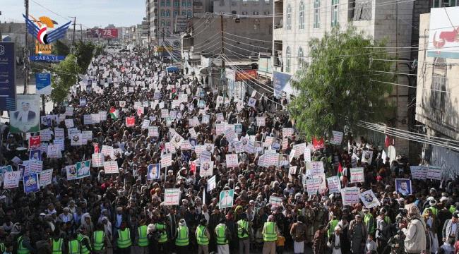 تظاهرة حاشدة في رداع تقدم شكرها وتقديرها لجماعة الحوثي