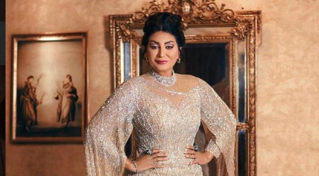 الفنانة وفاء عامر تعلّق بطريقتها على مشاركة أختها آيتن في حفل تامر حسني